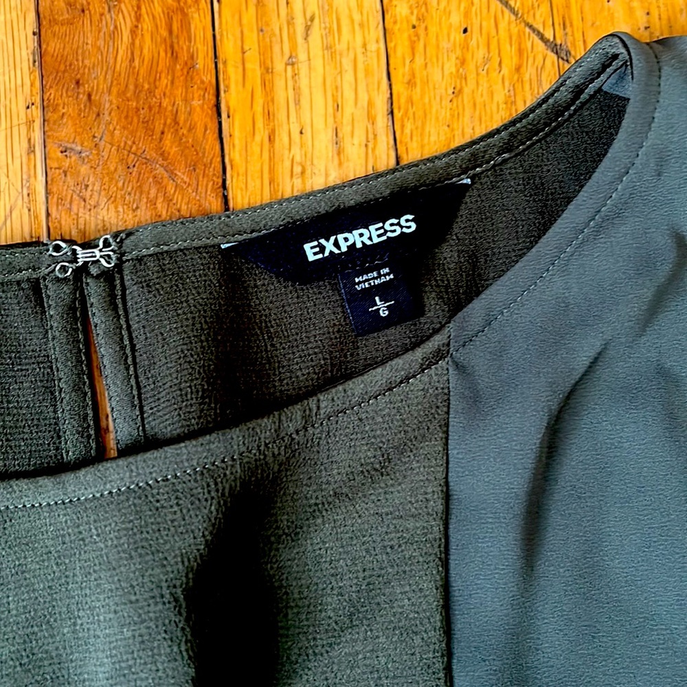 Express Top - Picture 2 of 3